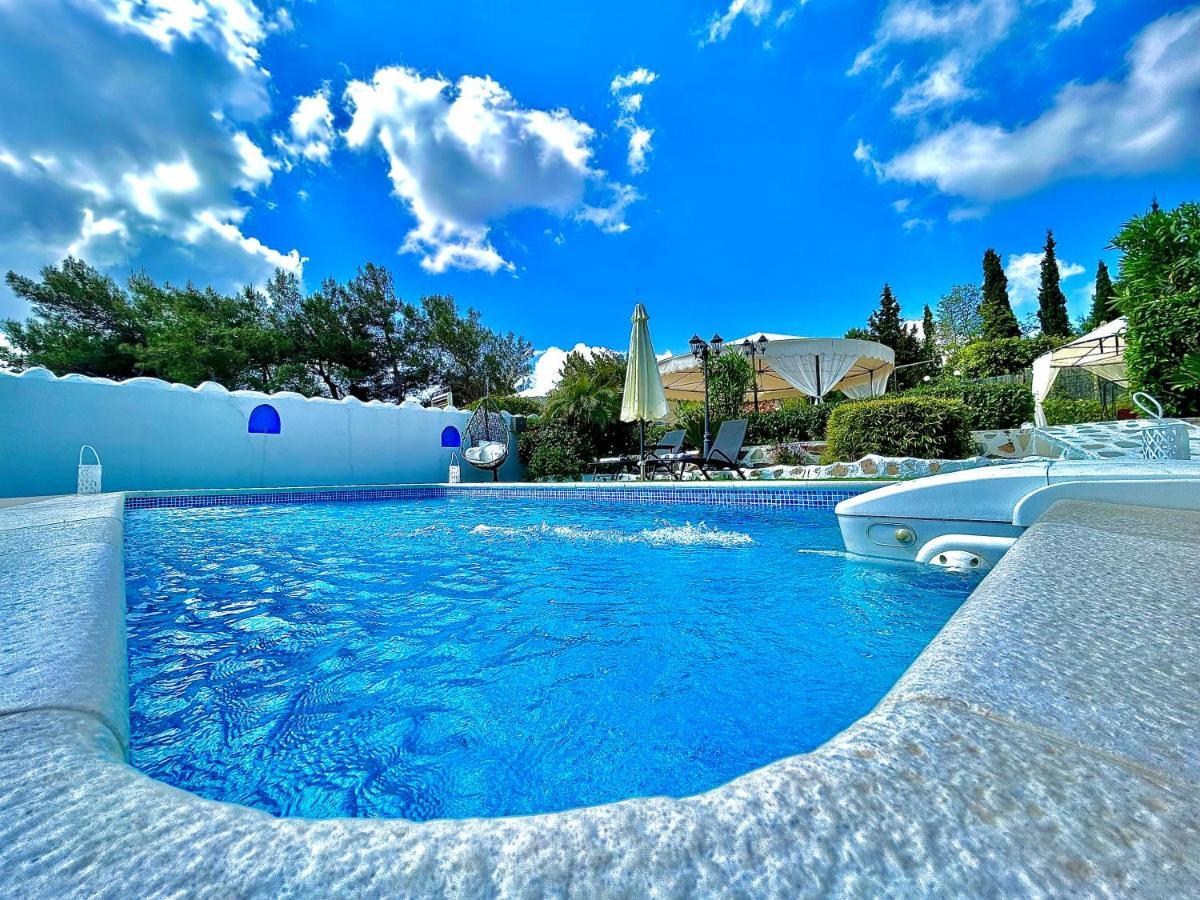 Nicole Luxury